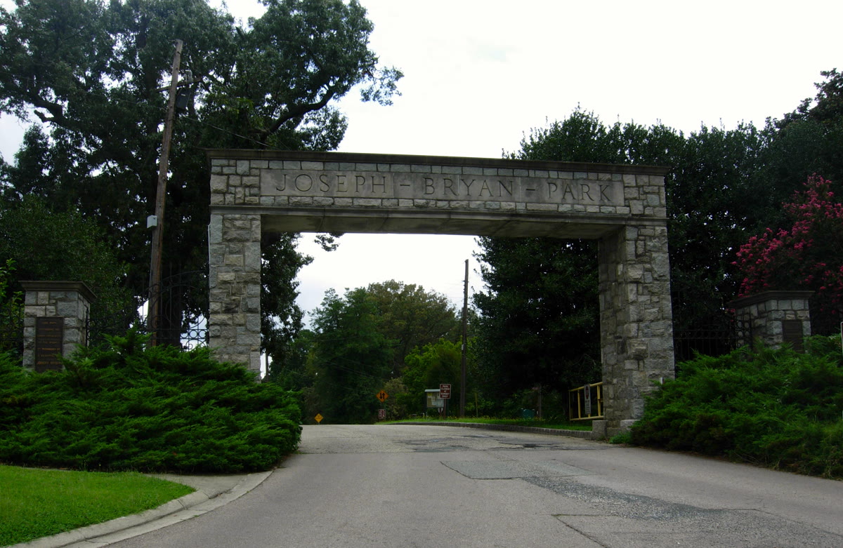 Green space and trees at Joseph Bryan Park in Richmond, Virginia