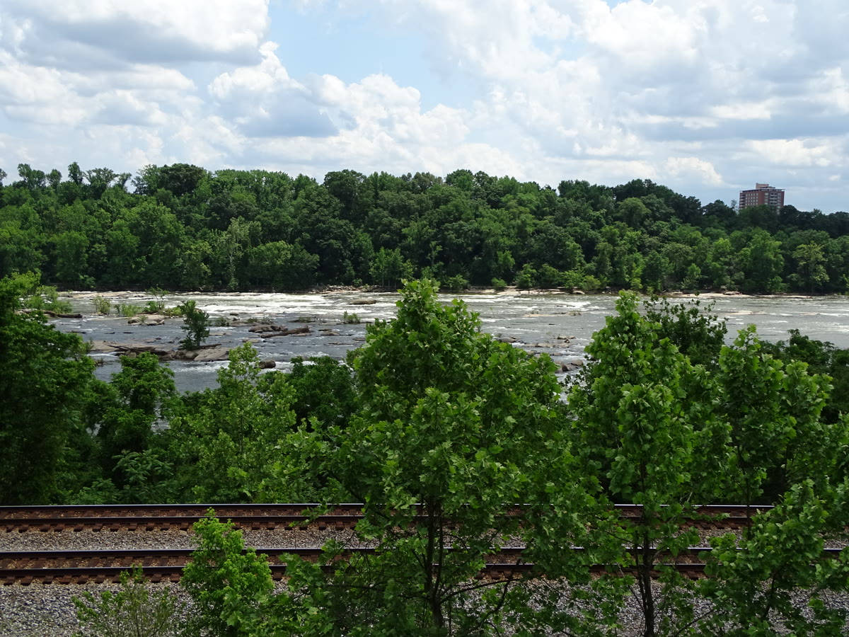 Trail scenery along the North Bank Trail in Richmond, Virginia